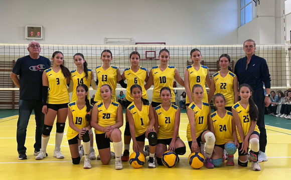 Echipa de Minivolei a CSM Ploieşti, două victorii şi o înfrângere în primul turneu al sezonului!